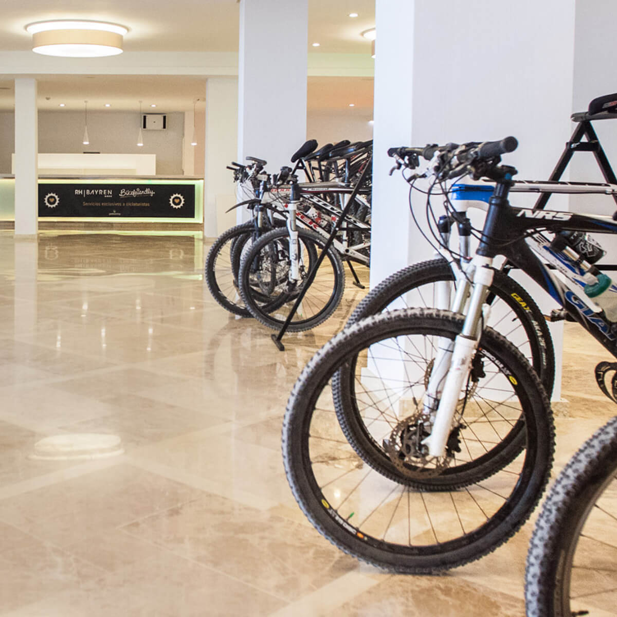 EL HOTEL RH BAYREN REÚNE AL EQUIPO PROFESIONAL TEIKA UCI TEAM DE FELIPE ORTS