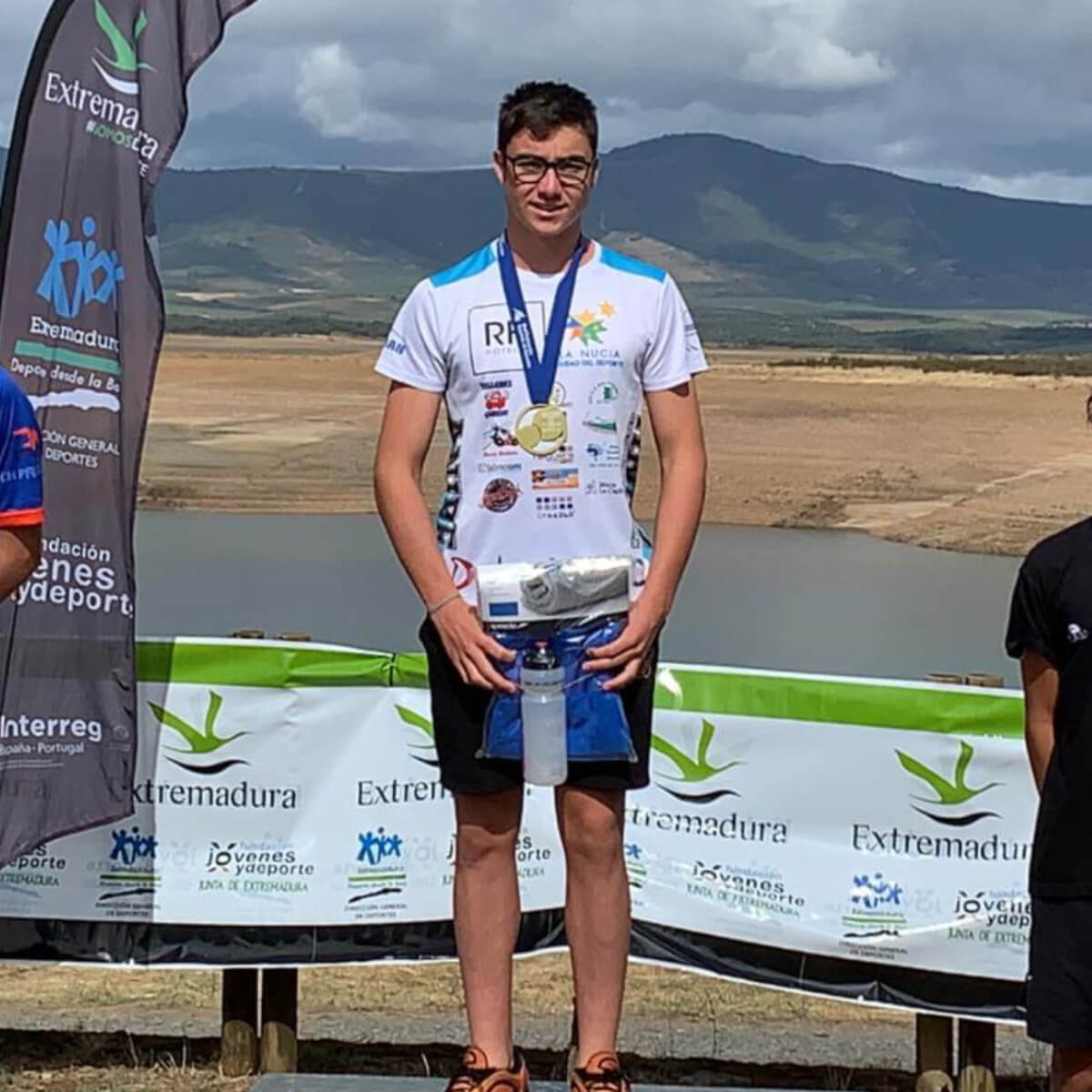 El nadador Miguel Bou, apadrinado por RH Hoteles, sube al podio de la final de la Copa de España.