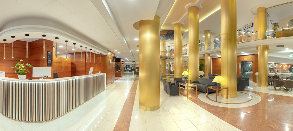Recepción y cafetería Hotel RH Victoria
