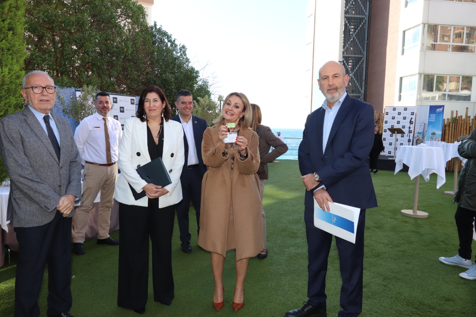 EL FUTURO DE LA HOSPITALIDAD HA LLEGADO: EL HOTEL RH CORONA DEL MAR PRESENTA LA PRIMERA HABITACIÓN CON INTELIGENCIA ARTIFICIAL